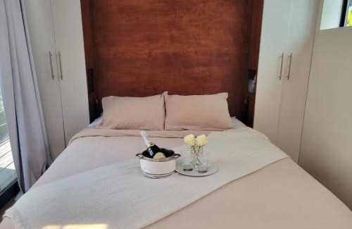 Venice Apartamento | Venice Beach Bungalow by ArtSpace Locations