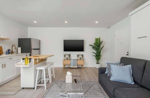 Marina Peninsula Apartamento | Venice Beach & Nightlife Bliss: Oceanview Studio
