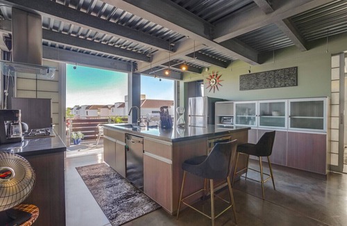 Venice Casa | Venice Beach "The Steel Rose" Compound..