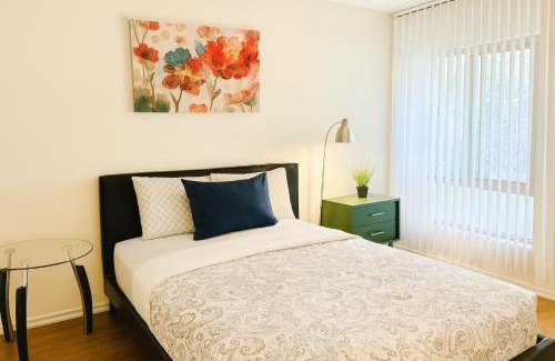 Marina del Rey Apartamento | Venice Breeze 2BR - Pool, Hot Tub, Gym - 6-min Walk to Beach