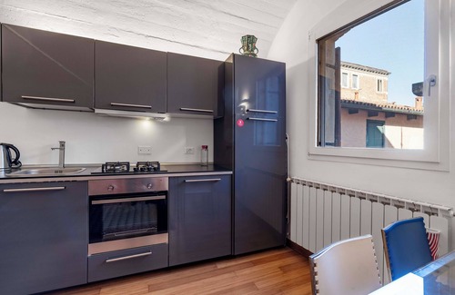 Dorsoduro Apartamento | Venice Guggenheim Apt by Wonderful Italy