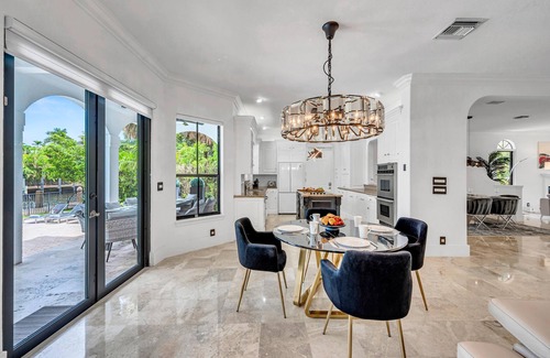 Colee Hammock Villa | Venice of America / Heated Pool / Canal View & Access / Isle Key / VlLLAS