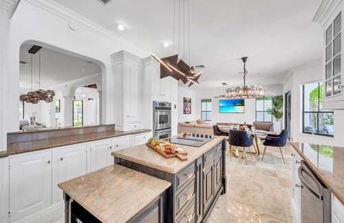 Colee Hammock Villa | Venice of America / Heated Pool / Canal View & Access / Isle Key / VlLLAS