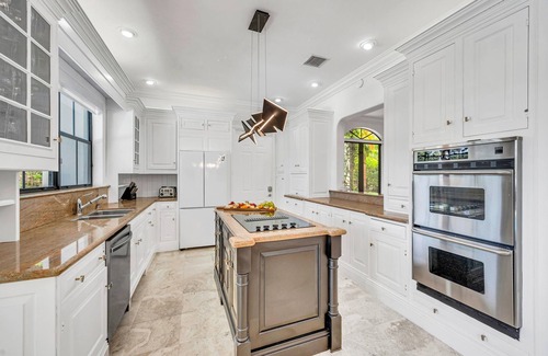 Colee Hammock Villa | Venice of America / Heated Pool / Canal View & Access / Isle Key / VlLLAS