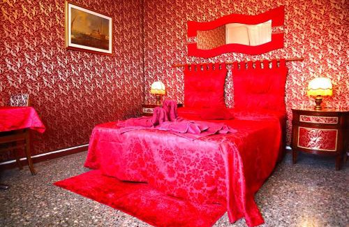 Castello Casa | Venice Rainbow Apartment San Marco