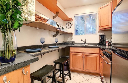Venice Casa | Venice Studio With Outdoor Cabana Studio Bedroom Apts by RedAwning