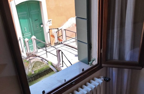 Castello Casa | Venicelife, large apartment with canal view 850 meters far from San Marco square
