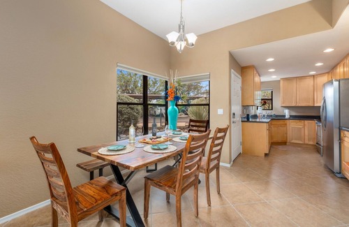 Tucson Condominio | Ventana Canyon 2 bd, 2 ba casita sleeps six. Catalina Mountain view from patio.
