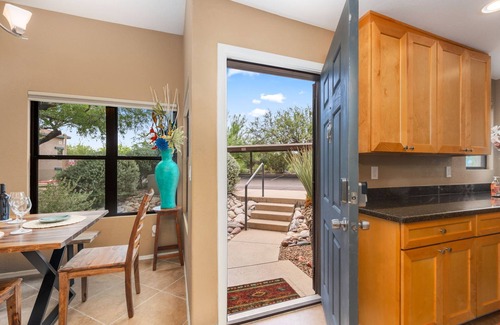Tucson Condominio | Ventana Canyon 2 bd, 2 ba casita sleeps six. Catalina Mountain view from patio.