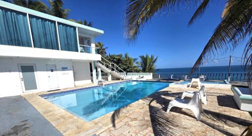 Jarealito Apartamento | Ventana Va104 at Arecibo 681 Ocean Drive