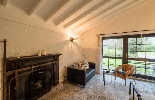 Ventry Casa | Ventry Farm - The Parlour Cottage by Trident Holiday Homes