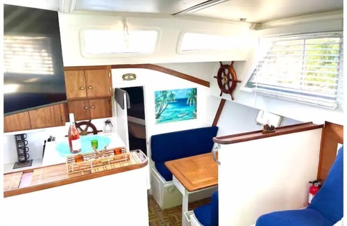 Ventura Casa | Ventura Boatel Stay on a boat in Ventura Harbor!