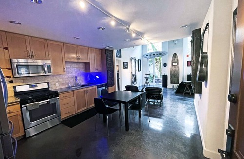 Ventura Condominio | Ventura Downtown Art Loft Style Condo