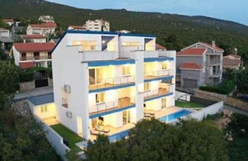 Novi Vinodolski Apartamento | Vera - Luxury Seafront Apartment