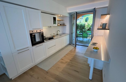 Meina Apartamento | Verbano Boutique Apartment in Meina with lake view