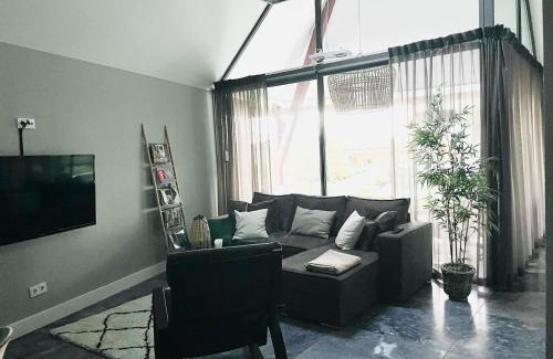 Etten-Leur Apartamento | Verblijf in loft van luxe villa de Vossenberg