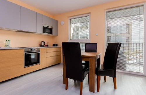 Bretowo Apartamento | Verdant Haven Apartment