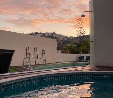 Velilla-Taramay Casa | Verde Esmeralda con parking gratis