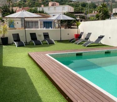 Velilla-Taramay Casa | Verde Esmeralda con parking gratis