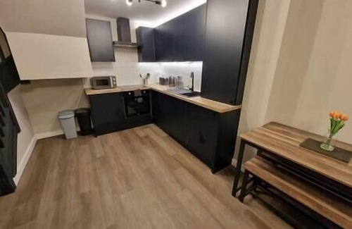 Plasnewydd Apartamento | Vere Room 1 - Double Room - En Suite - Close to City Centre