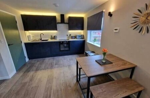 Plasnewydd Apartamento | Vere Room 3 - Double Room - En Suite - Close to City Centre
