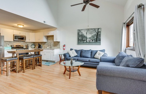 Vernon Condominio | Vernon Township Condo w/ Balcony Near Ski Lifts!