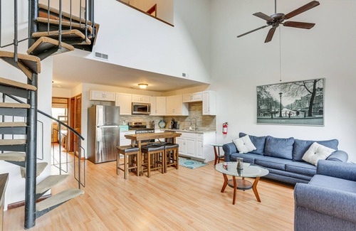 Vernon Condominio | Vernon Township Condo w/ Balcony Near Ski Lifts!