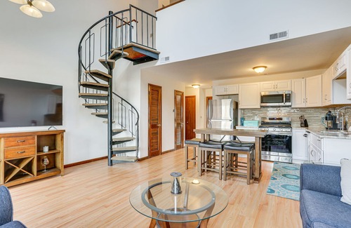 Vernon Condominio | Vernon Township Condo w/ Balcony Near Ski Lifts!