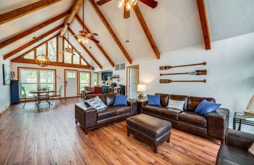 Pottsboro Casa | Versatile Home with Deck and Grill, 1 Mi to Lake!