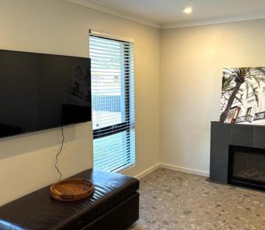 Mandurah Casa | Versatile summer beach house or cosy winter retreat!