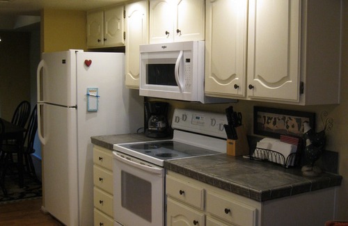 Paradise Valley Village Condominio | Muy atractivo, pacífico, con piscina, 2 dormitorios, 2 baños condominio en el pueblo de Anasazi
