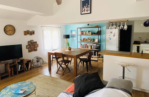 La Crau Apartamento | Very atypical downtown apartment. Old oil mill!