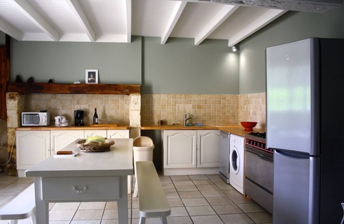 Montrem Otro | Muy bonita casa de campo con piscina grande y jacuzzi. 5 habitaciones