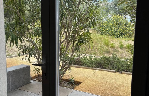 Hopitaux-Facultes Apartamento | Very Beautiful Studio Terrace with Garage