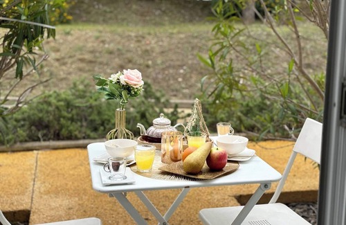 Hopitaux-Facultes Apartamento | Very Beautiful Studio Terrace with Garage