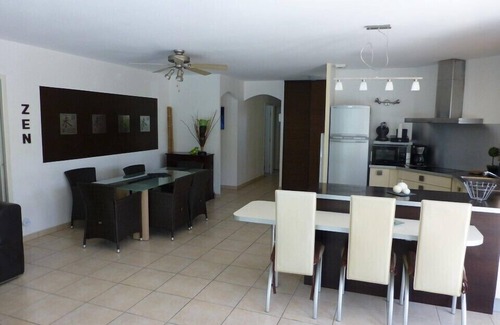 Les Cluses Villa | Muy bonita villa arbolada, piscina climatizada, vistas impresionantes - 8/10 personas