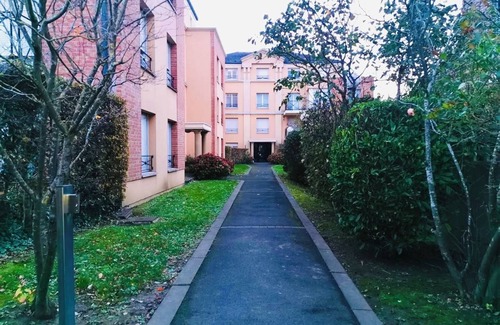 Valenciennes Apartamento | Very bright 54 m² apartment with 44 m² roof terrace