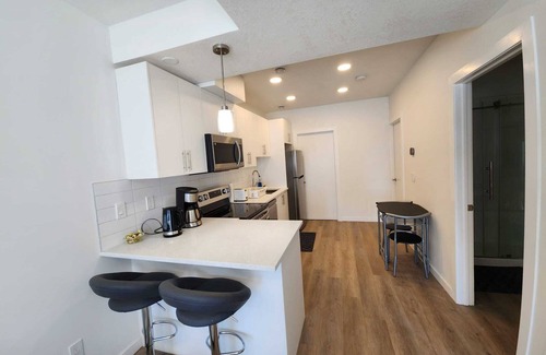 Cochrane Casa | Very bright walkout basement Close to Mountains