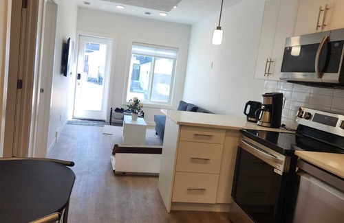 Cochrane Casa | Very bright walkout basement Close to Mountains