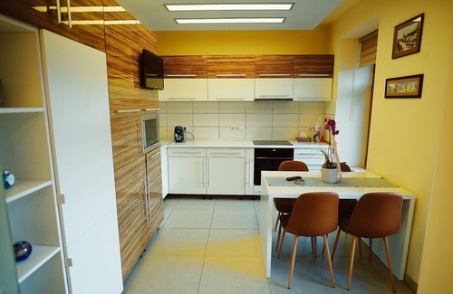 Turda Apartamento | Very cozy one bedroom apartment for a family of 4-6. 1 minute walk to Salt mine