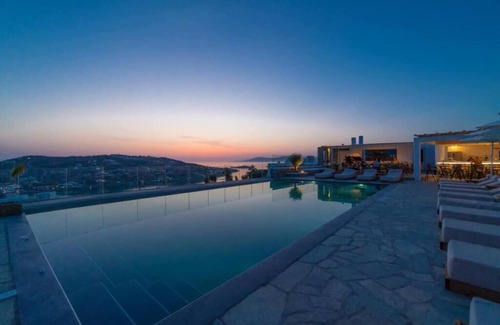 Glastros Apartamento | Very elegant suite for 2 people, with jacuzzi and