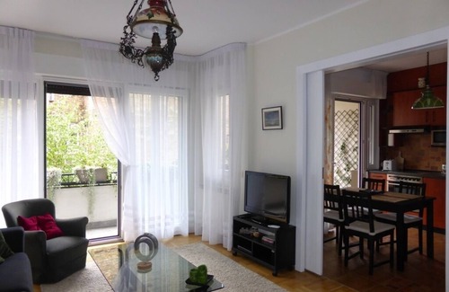 Slavija Apartamento | Ideal para parejas y familias con una bonita terraza.