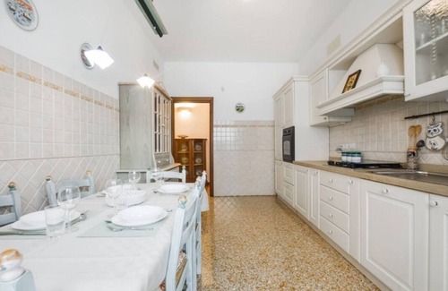 Genoa Apartamento | Very large 170m2 1.5 bathrooms with Hammam Up to 10 guests Private parking