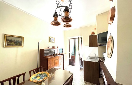 Monteroni d'Arbia Apartamento | Very large apartment in historic building from the late 1700s with billiard room.