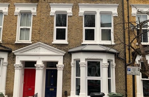 Vauxhall Casa | Very Large and Splendid Terrace House in London