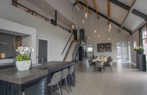 Lage Zwaluwe Casa | very luxurious group accommodation with en-suite rooms