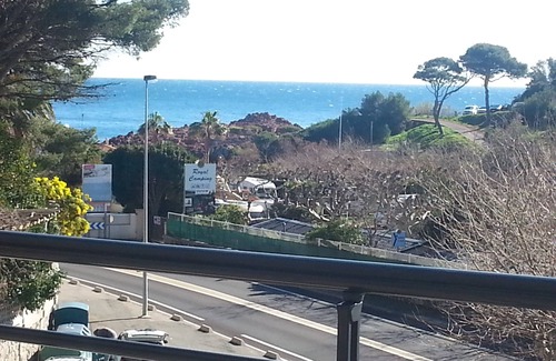 Le Dramont Apartamento | Muy bonito apartamento, vista al mar, frente a la playa.
