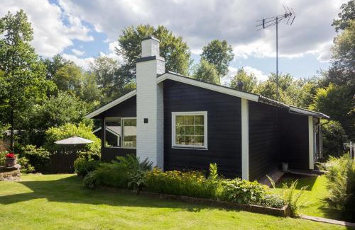 Hastveda Casa | Very nice cottage by the lake. Lursjön!