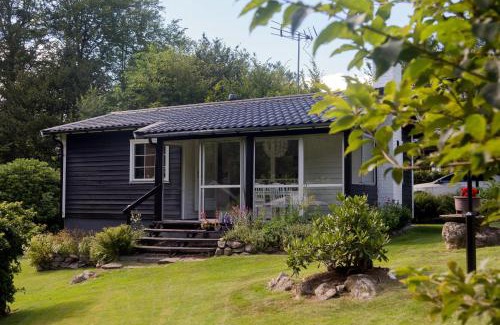 Hastveda Casa | Very nice cottage by the lake. Lursjön!