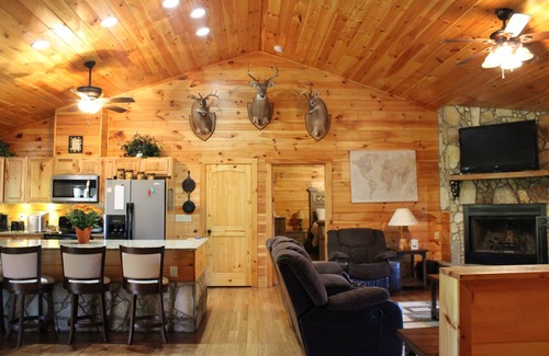 Marshall Cabina | Very Private 4 Bedroom 3 Bath Cabin on 24 acres
